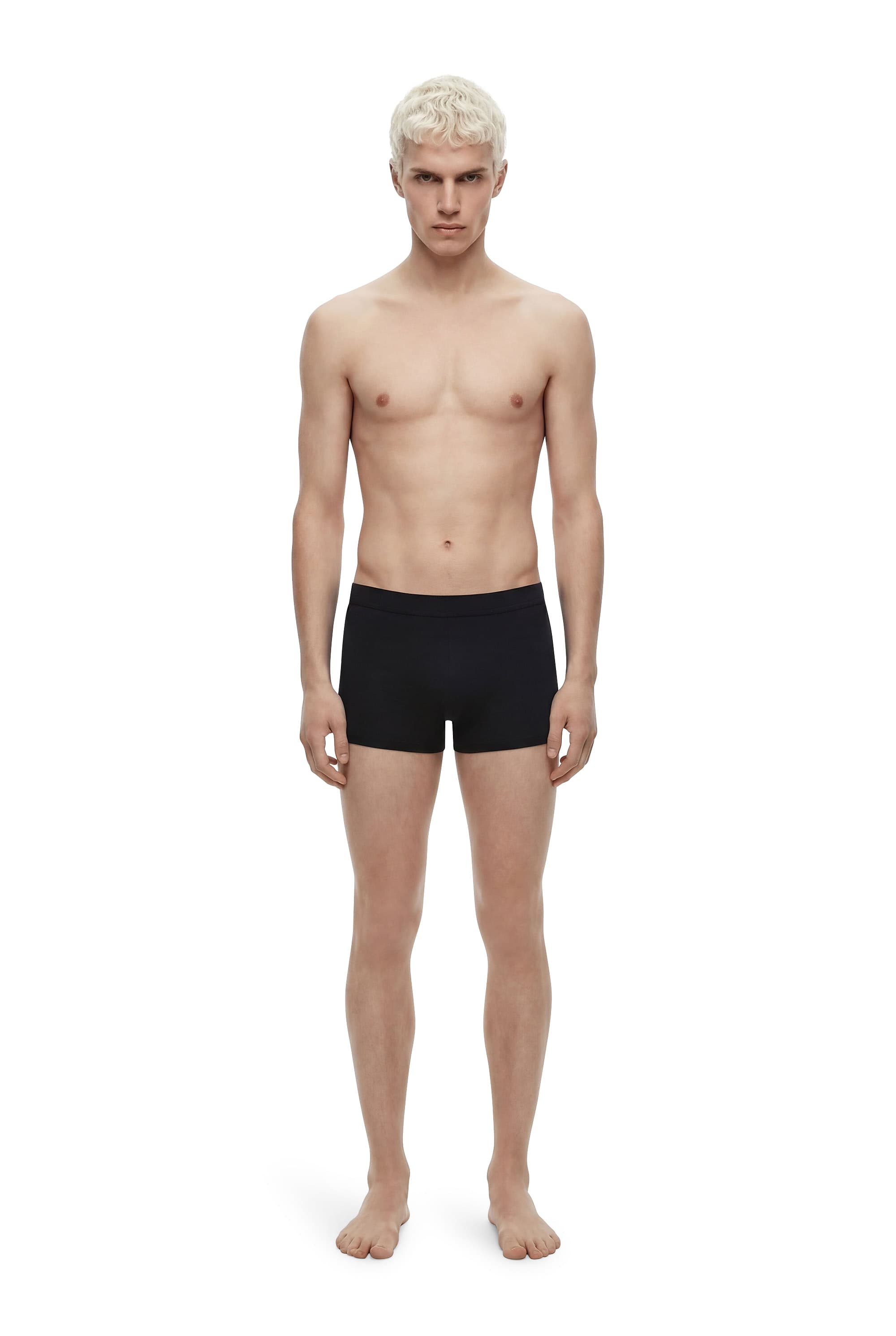 Modello AI Ember — shooting di moda e-commerce generato da Imooge (Berlin)